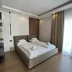 Smartstay Johnny *