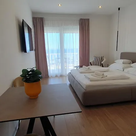 Johnny Apartment