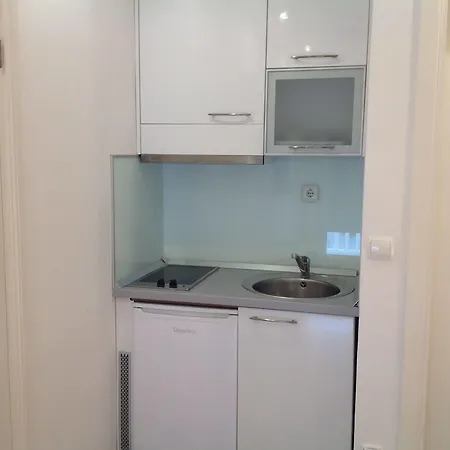 Johnny Apartment