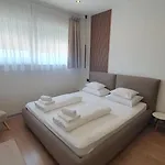 Smartstay Johnny Apartman