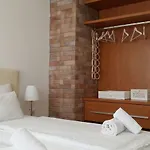 Smartstay Johnny Apartment