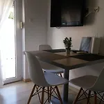 Smartstay Johnny Apartment Podstrana