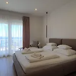 Smartstay Johnny Apartment *