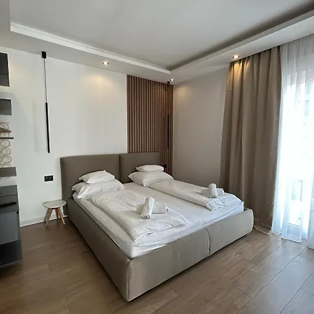 Smartstay Johnny *