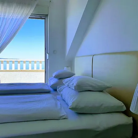 Johnny Apartman Podstrana